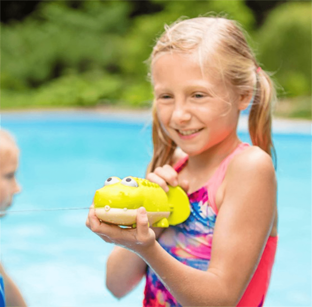 Su Tabancası Timsah Köpek Balığı resmi
